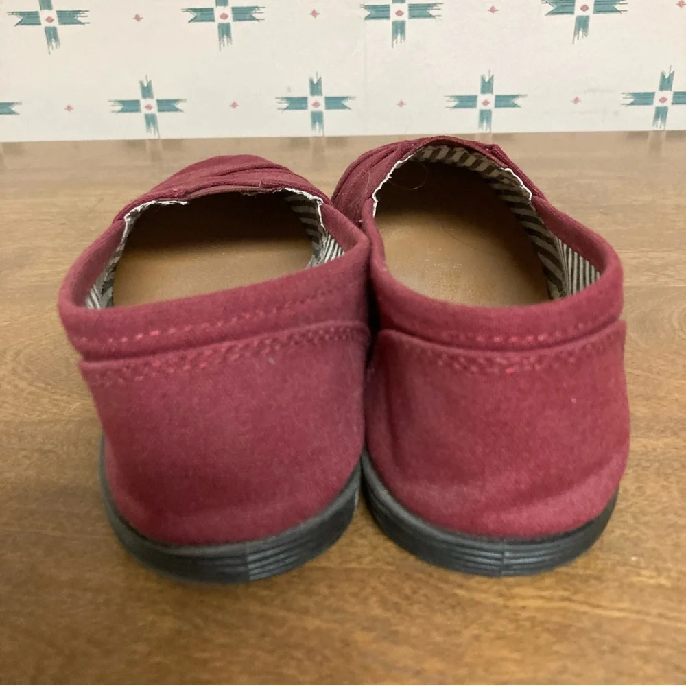 5/$15 Forever Murphy Burgundy Red Canvas Slip-On Shoes 7